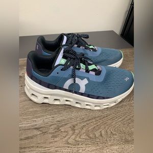 On cloud Could Monsters - Womens 8